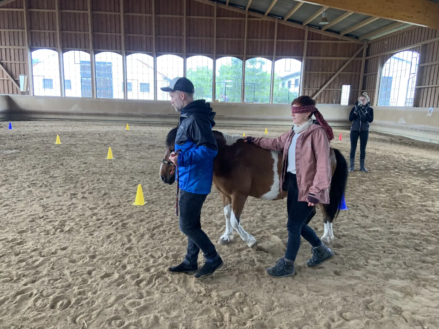 Mann , Frau und pferd von HORSAYA 